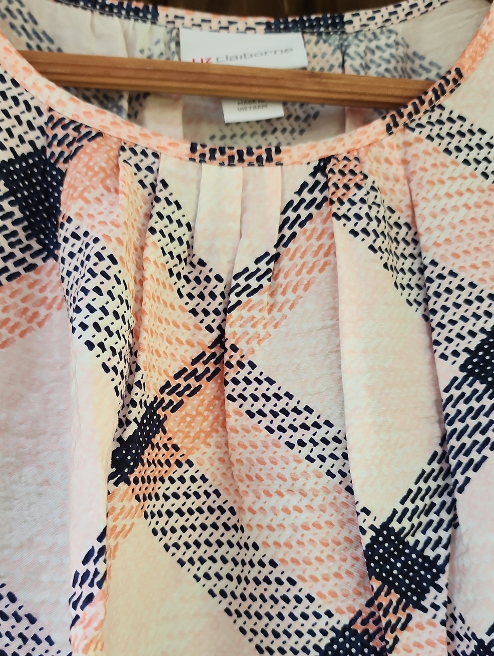 Liz Claiborne Ladies Short Sleeve Blouse - Picture 3 of 6